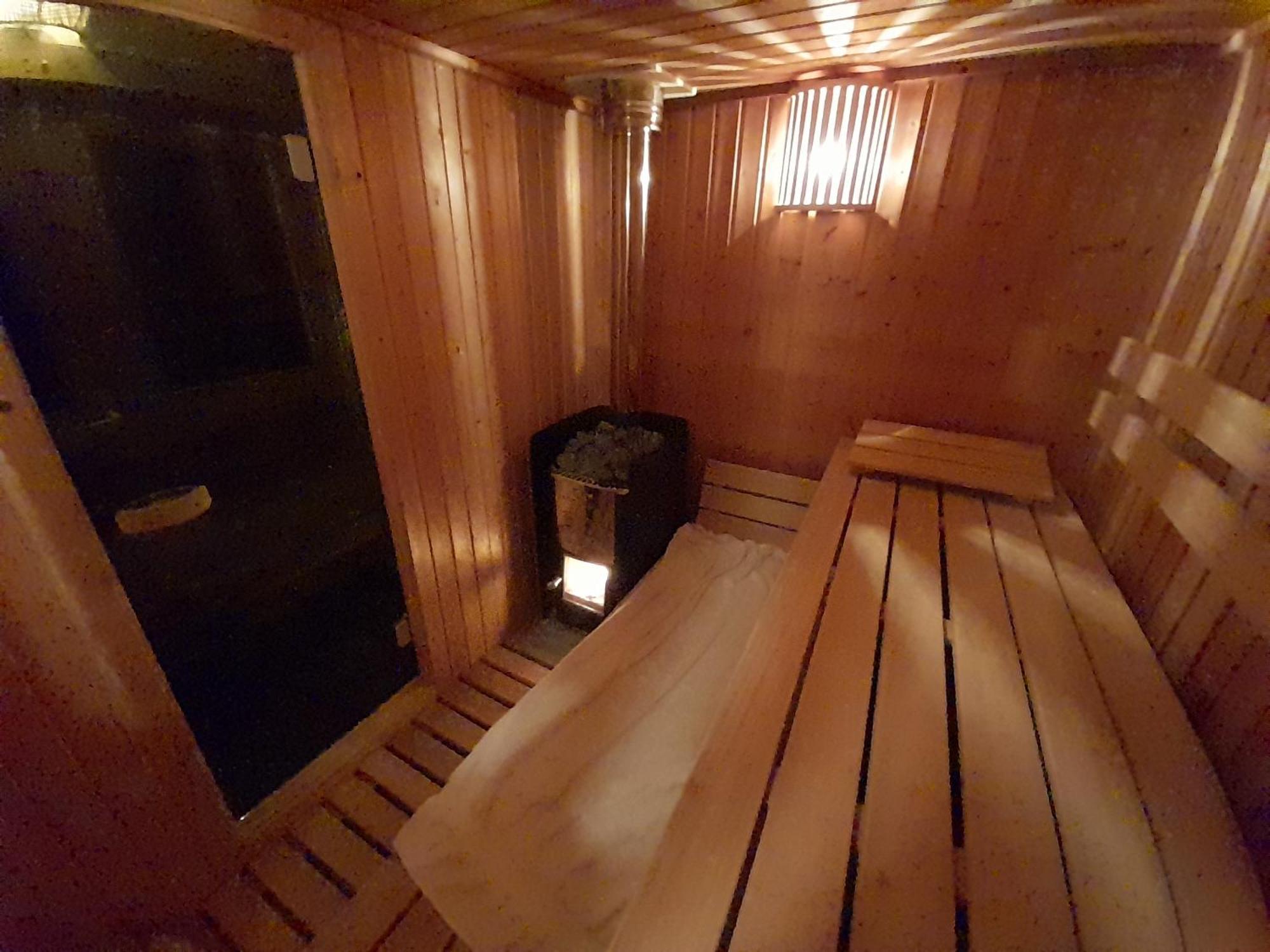 Beautiful 6-Person Chalet With Finnish Wood-Fired Sauna Tzummarum Exterior photo