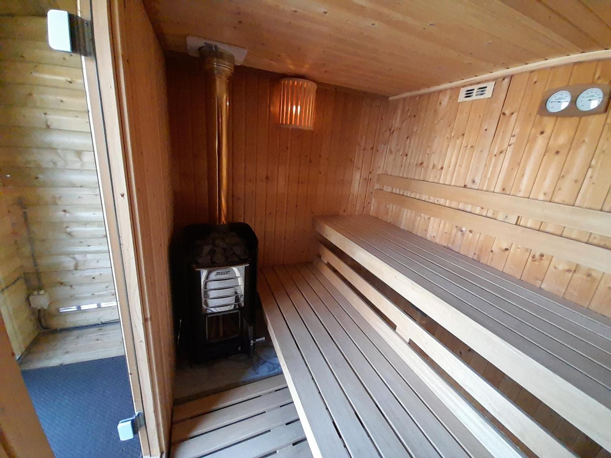 Beautiful 6-Person Chalet With Finnish Wood-Fired Sauna Tzummarum Exterior photo
